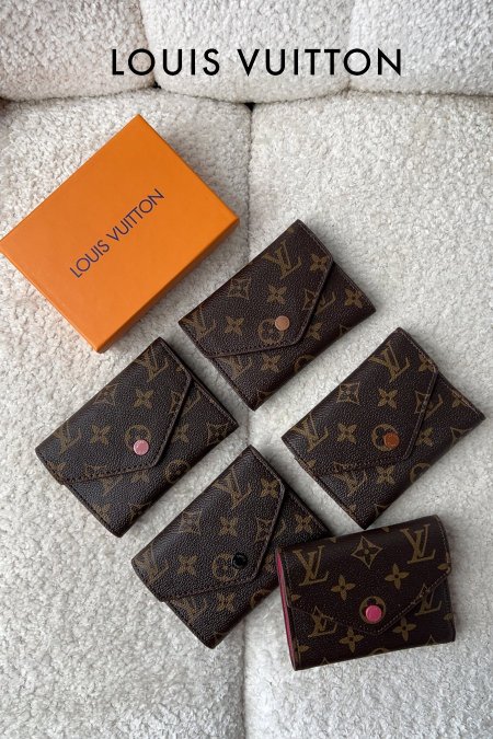 جزدان - Louis Vuitton كبسة الوان / شامل علبة الشركة